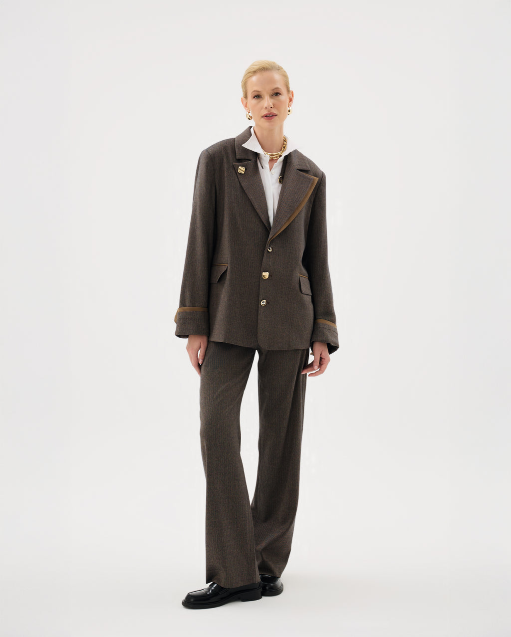 Le pantalon marron d'Ursula
