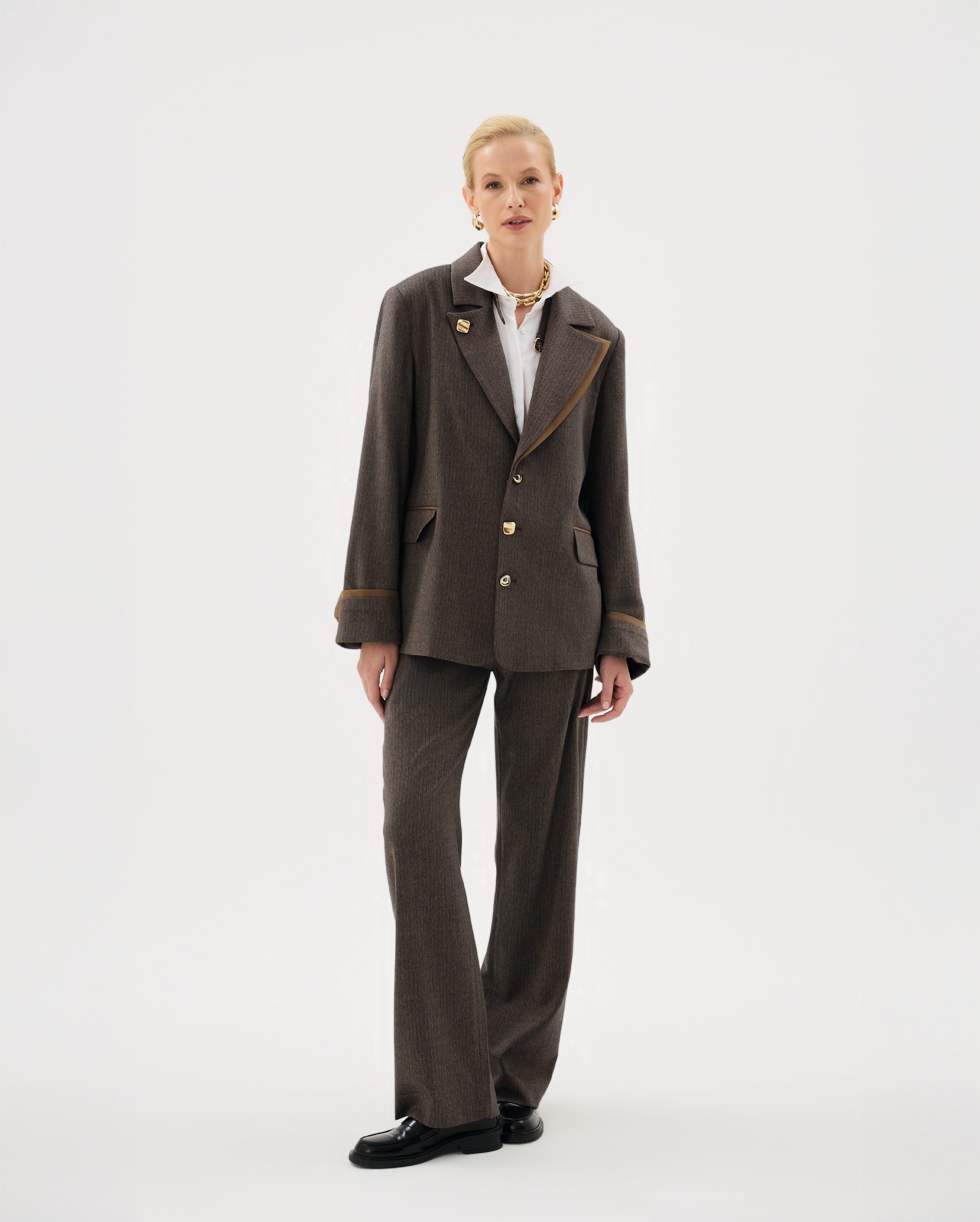 Le pantalon marron d'Ursula