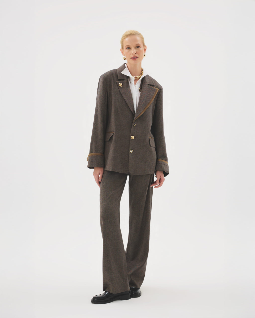 Le pantalon marron d'Ursula