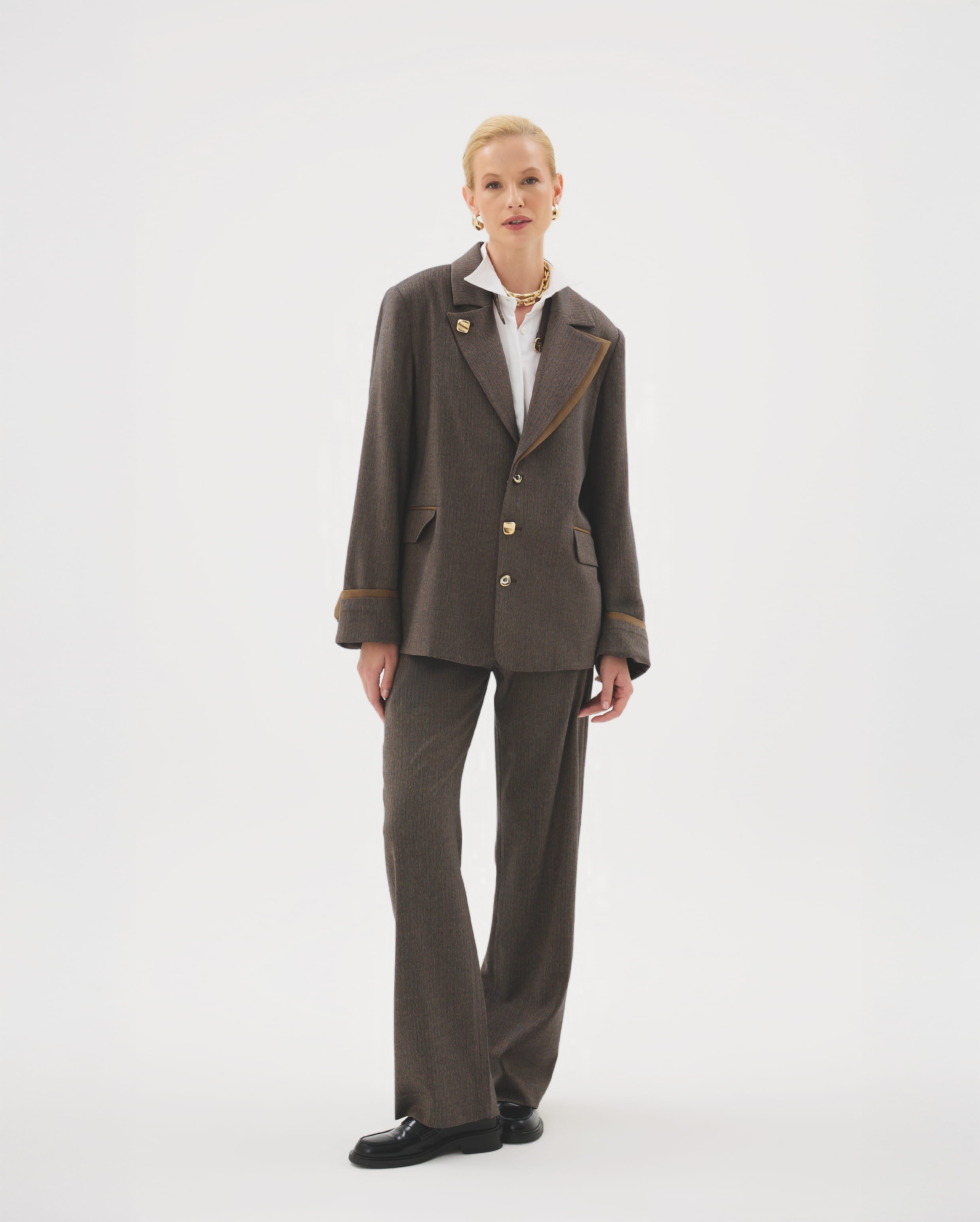 Le pantalon marron d'Ursula