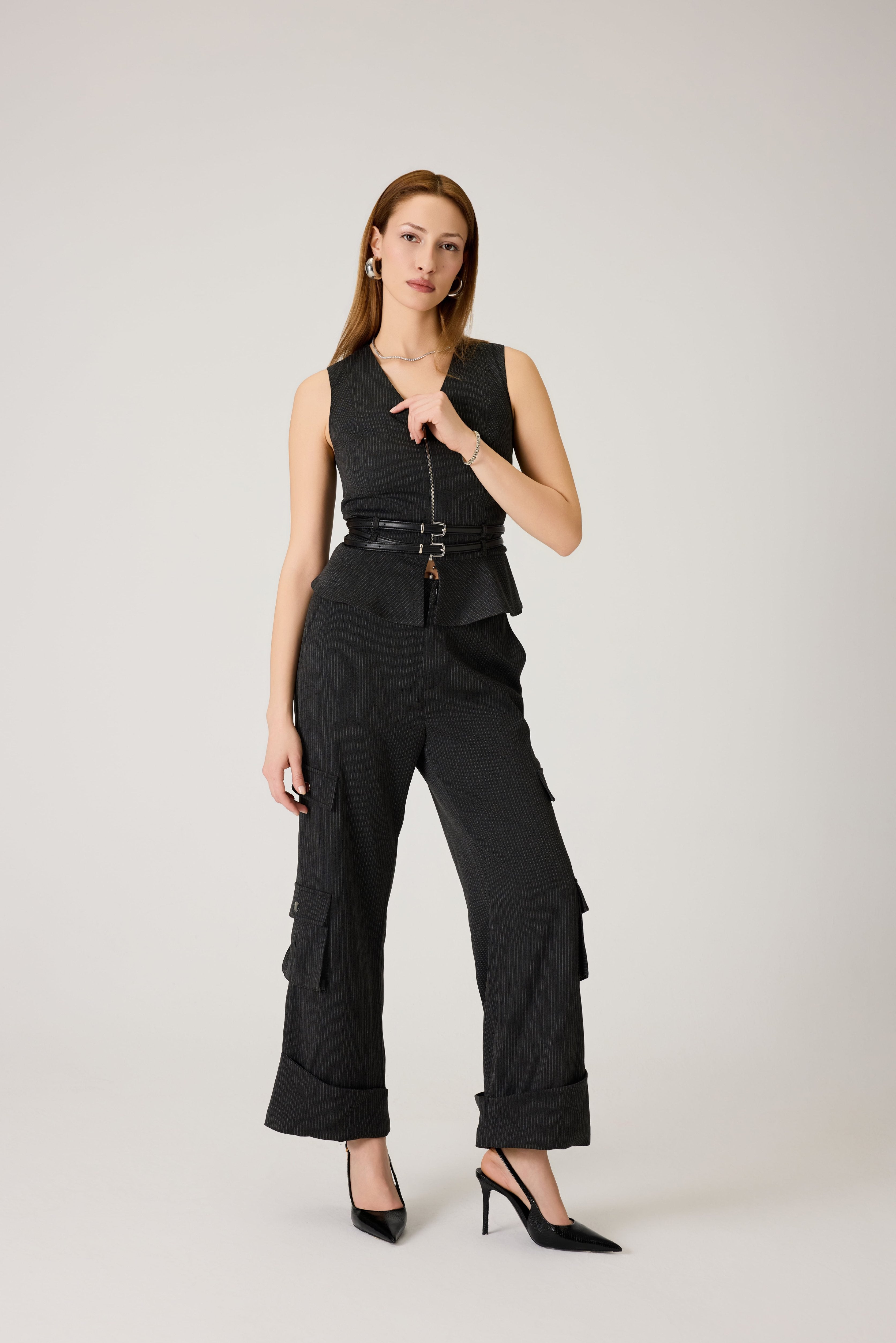 Pantaloni cargo asimmetrici Sara