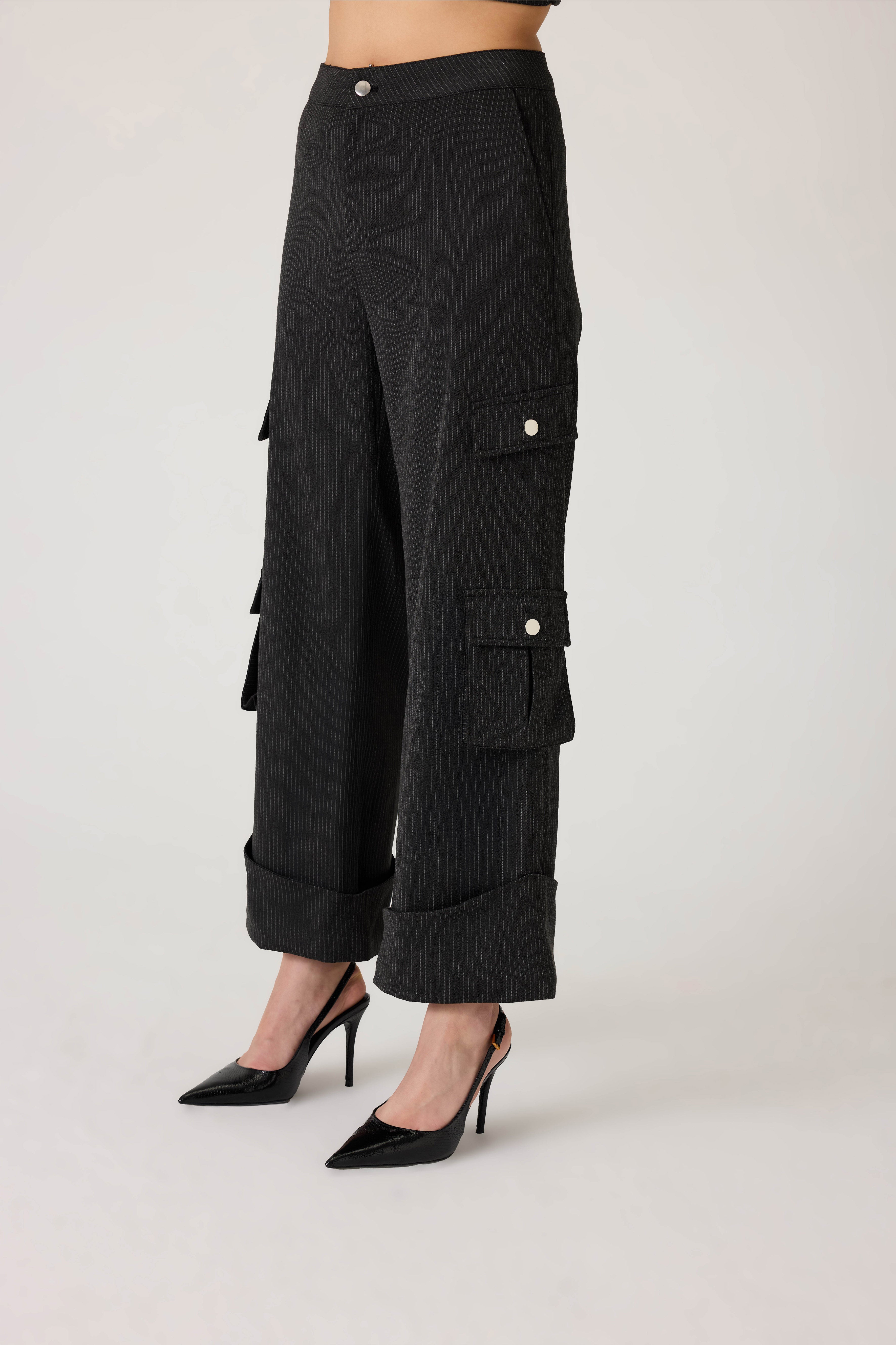 Pantaloni cargo asimmetrici Sara